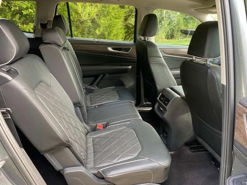 Used 2024 Volkswagen Atlas SEL Premium R-Line image 34