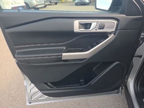 Certified 2023 Ford Explorer Limited AWD/4WD image 17