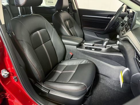 New 2026 Nissan Altima 2.5 SR FWD image 11