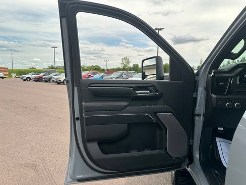 Used 2025 GMC Sierra 2500 AT4X AWD/4WD image 11