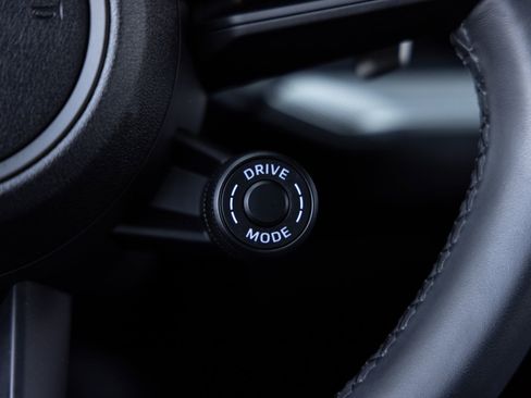 Certified 2025 Porsche Cayenne S image 15