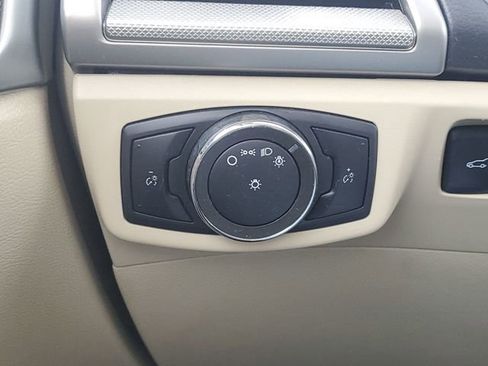 Used 2016 Ford Fusion SE image 11