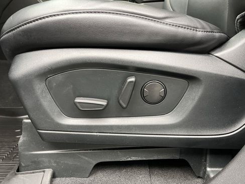 Used 2023 Ford Explorer XLT w/ Equipment Group 202A AWD/4WD image 12