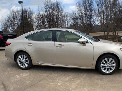 Used 2013 Lexus ES 300h w/ Luxury Pkg image 9