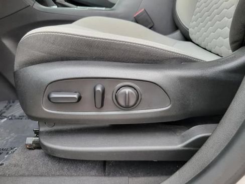 Used 2021 Chevrolet Equinox LS w/ LS Convenience Package FWD image 11