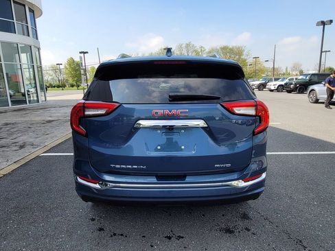 Used 2024 GMC Terrain Denali w/ Denali Premium Package AWD/4WD image 7