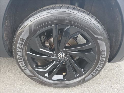 Certified 2023 Volkswagen Atlas SE w/ Black Wheel Package image 10
