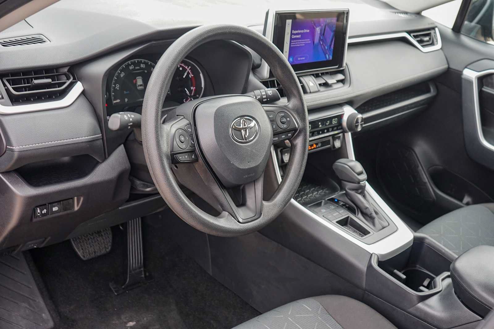 Used 2025 Toyota RAV4 XLE FWD image 8