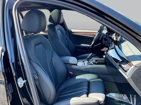 Used 2019 BMW 530i xDrive w/ Convenience Package AWD/4WD image 9