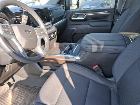 Used 2025 Chevrolet Silverado 2500 LT w/ Trail Boss Package image 9