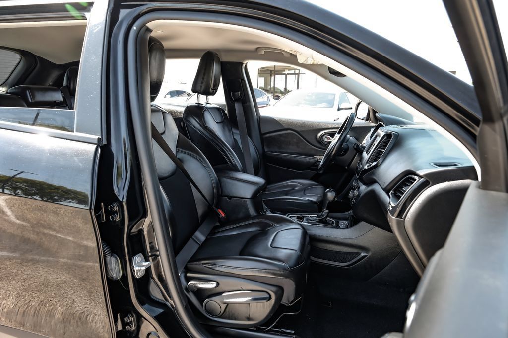 Used 2021 Jeep Cherokee Latitude Plus FWD image 34