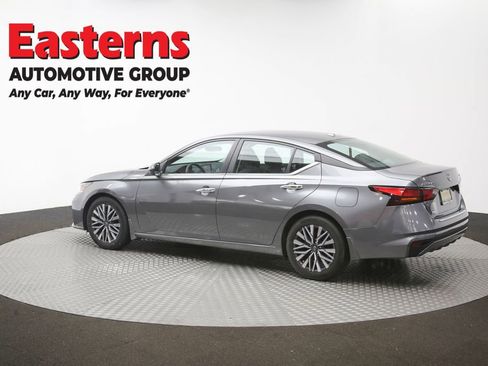 Used 2023 Nissan Altima 2.5 SV FWD image 61