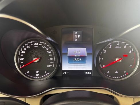 Used 2019 Mercedes-Benz GLC 300 4MATIC image 19