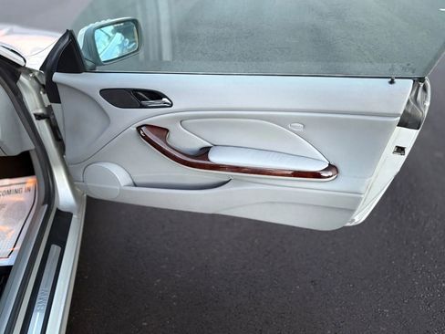 Used 2005 BMW 325Ci Convertible image 11