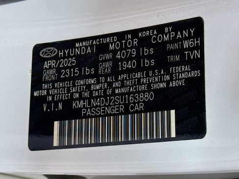 Used 2025 Hyundai Elantra Limited FWD image 33