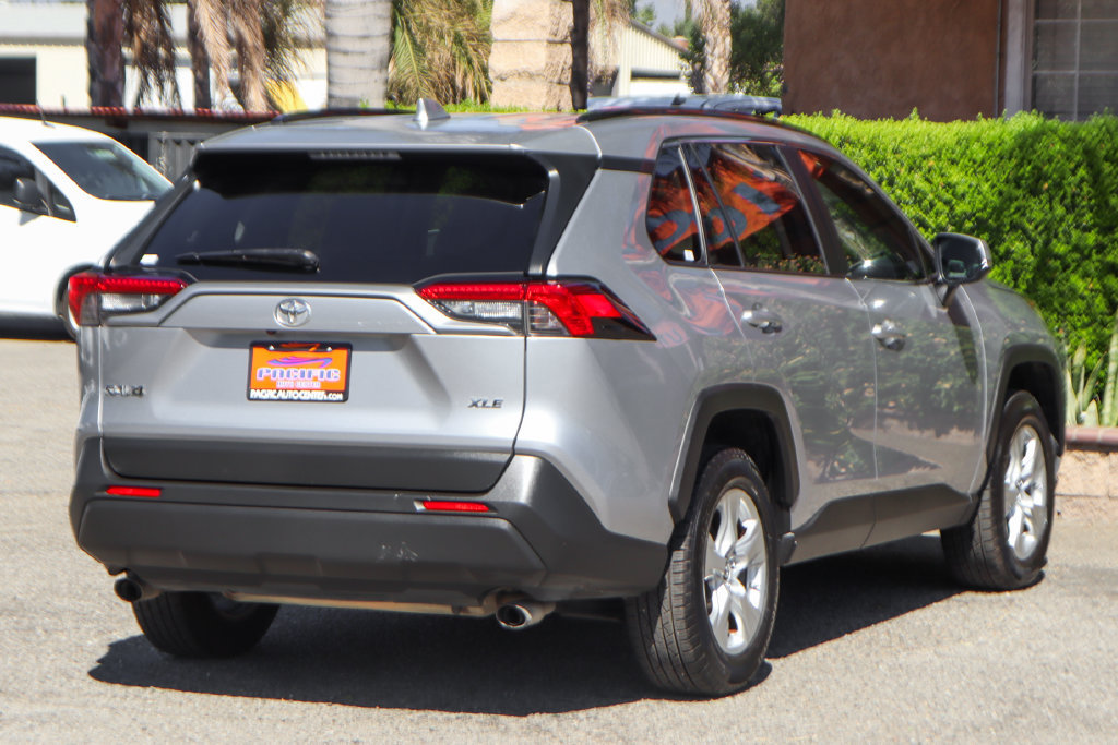 Used 2019 Toyota RAV4 XLE FWD image 9