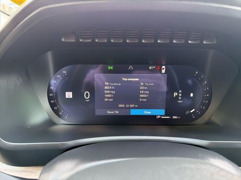 Certified 2025 Volvo XC90 B6 Plus image 9