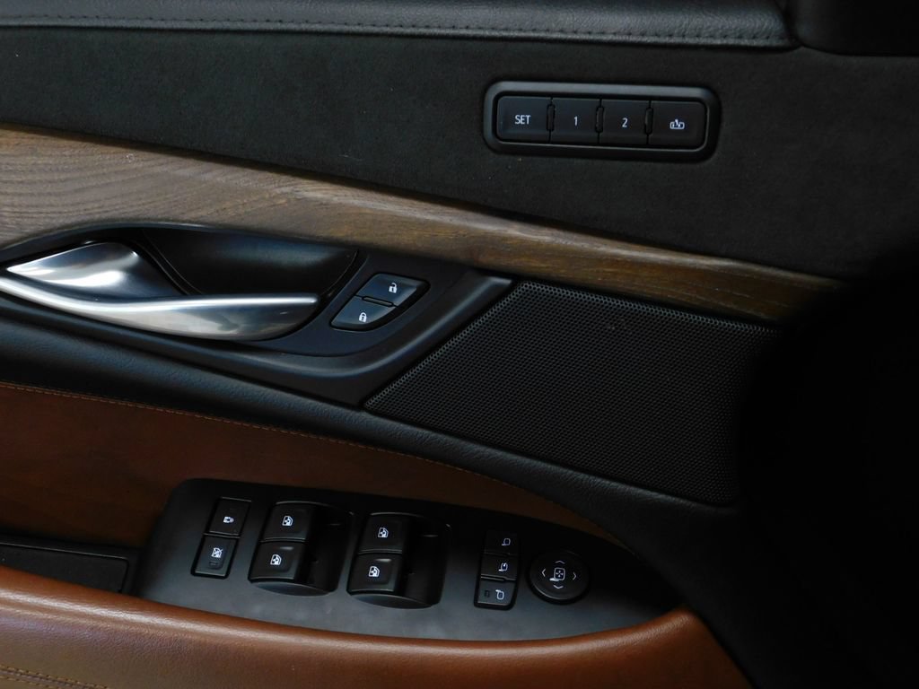 Used 2019 Cadillac Escalade ESV Luxury AWD/4WD image 24