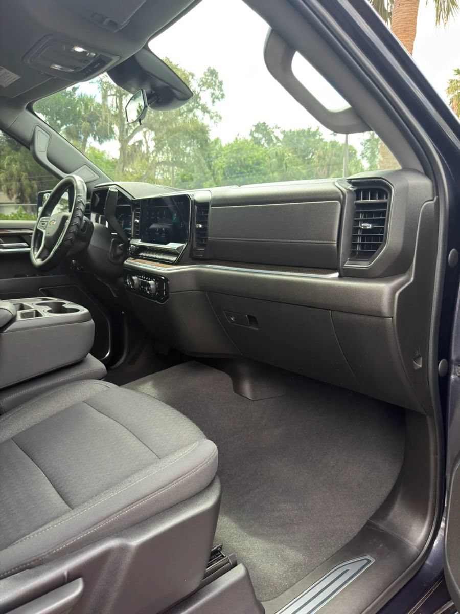 Used 2022 Chevrolet Silverado 1500 LT AWD/4WD image 9