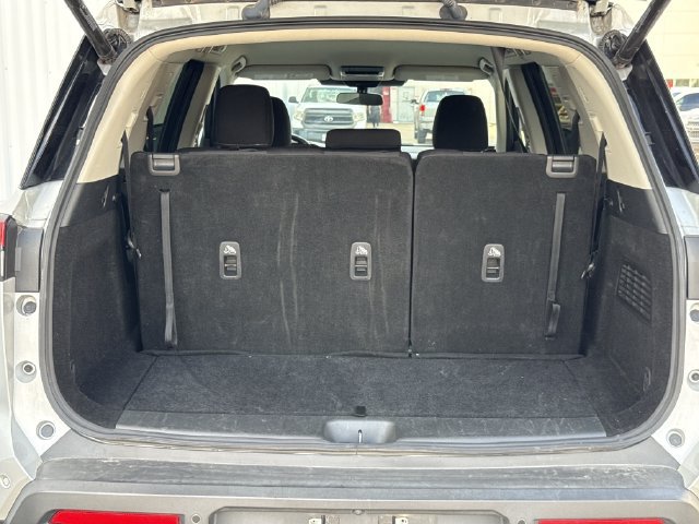 Used 2025 Nissan Pathfinder SV FWD image 31