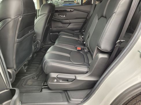 Used 2024 Honda Pilot Touring image 12