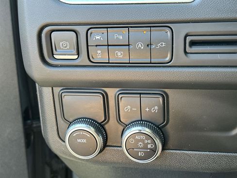 Used 2022 GMC Yukon XL SLT w/ SLT Luxury Package image 29