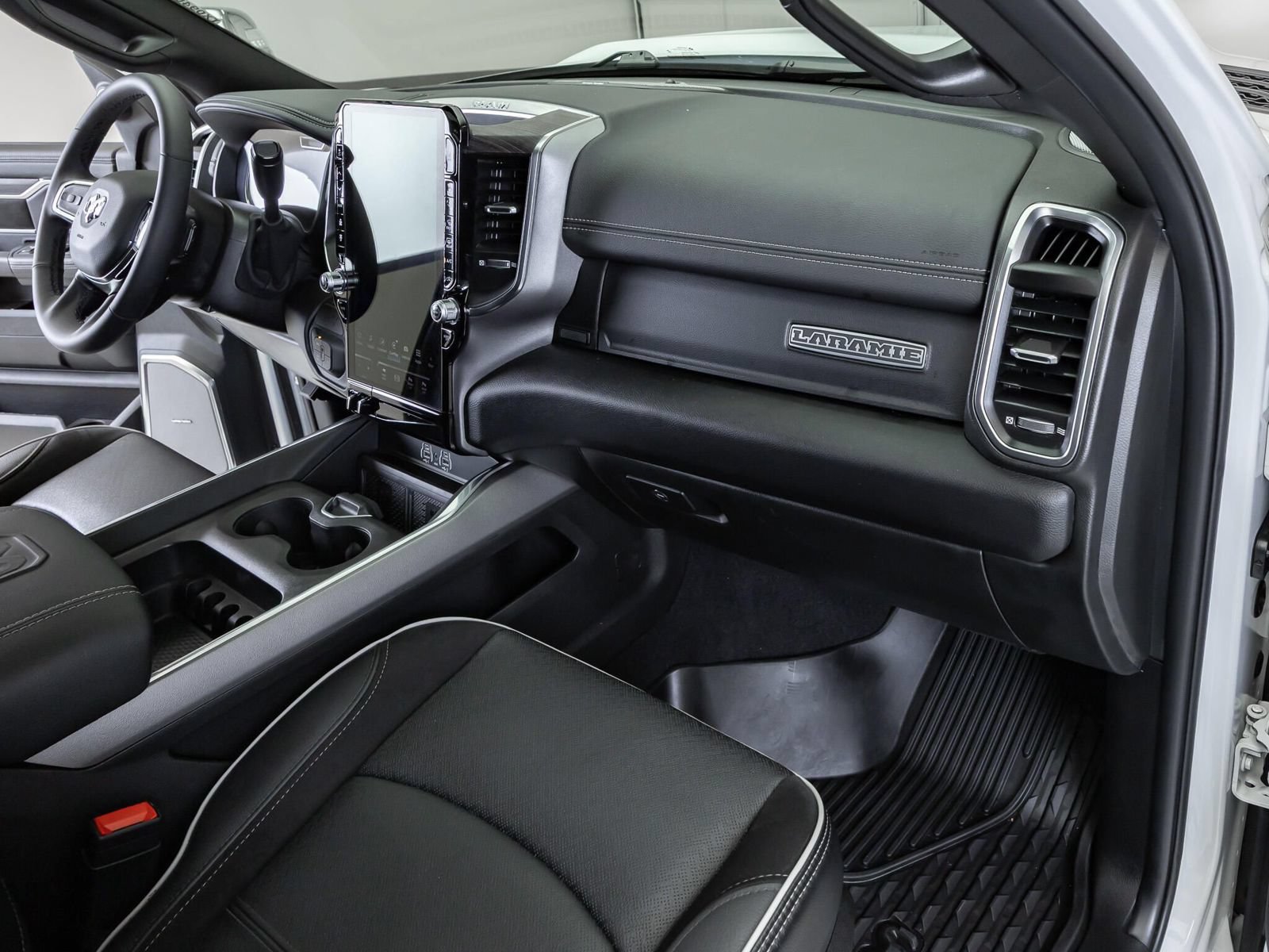 Used 2026 RAM 3500 Laramie AWD/4WD image 17