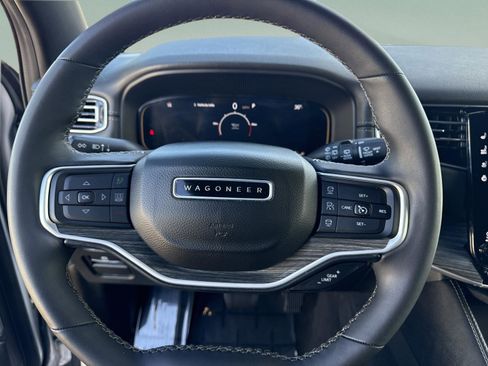 Used 2024 Jeep Wagoneer L Series II w/ Flexible Seating Group image 13