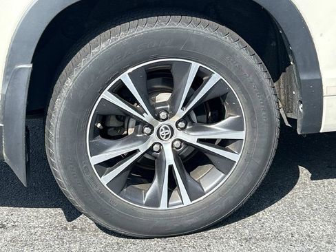 Used 2016 Toyota Highlander XLE AWD/4WD image 8