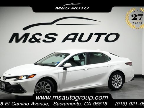 Used 2021 Toyota Camry LE image 1