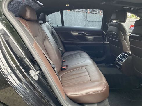 Used 2020 BMW 740i w/ M Sport Package RWD image 18