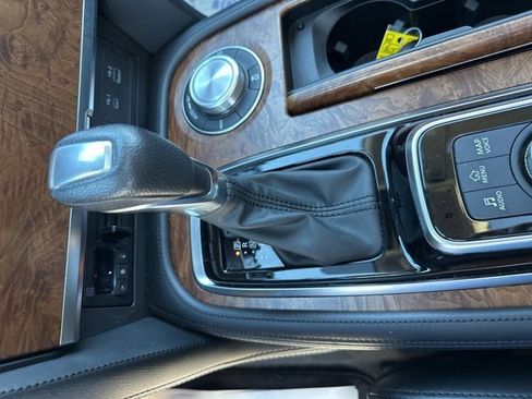 Used 2024 Nissan Armada SL image 19