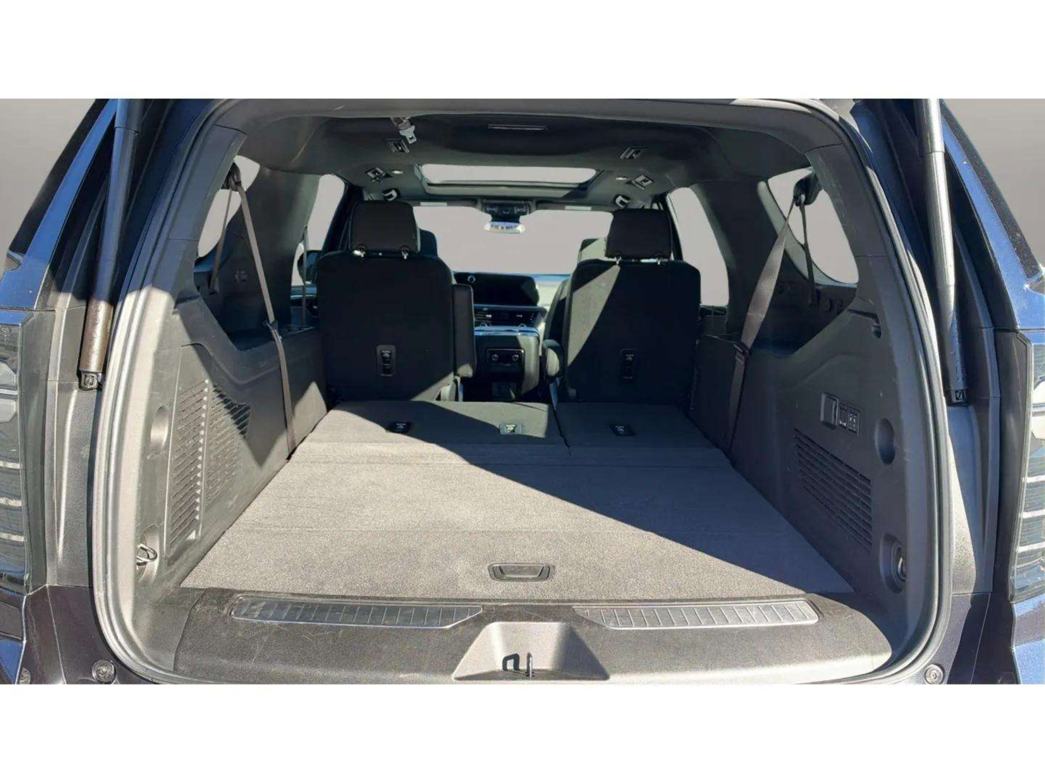 Used 2025 Chevrolet Suburban RST w/ RST Capability Package AWD/4WD image 10