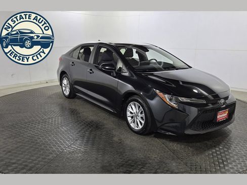 Used 2021 Toyota Corolla LE w/ LE Convenience Package FWD image 1