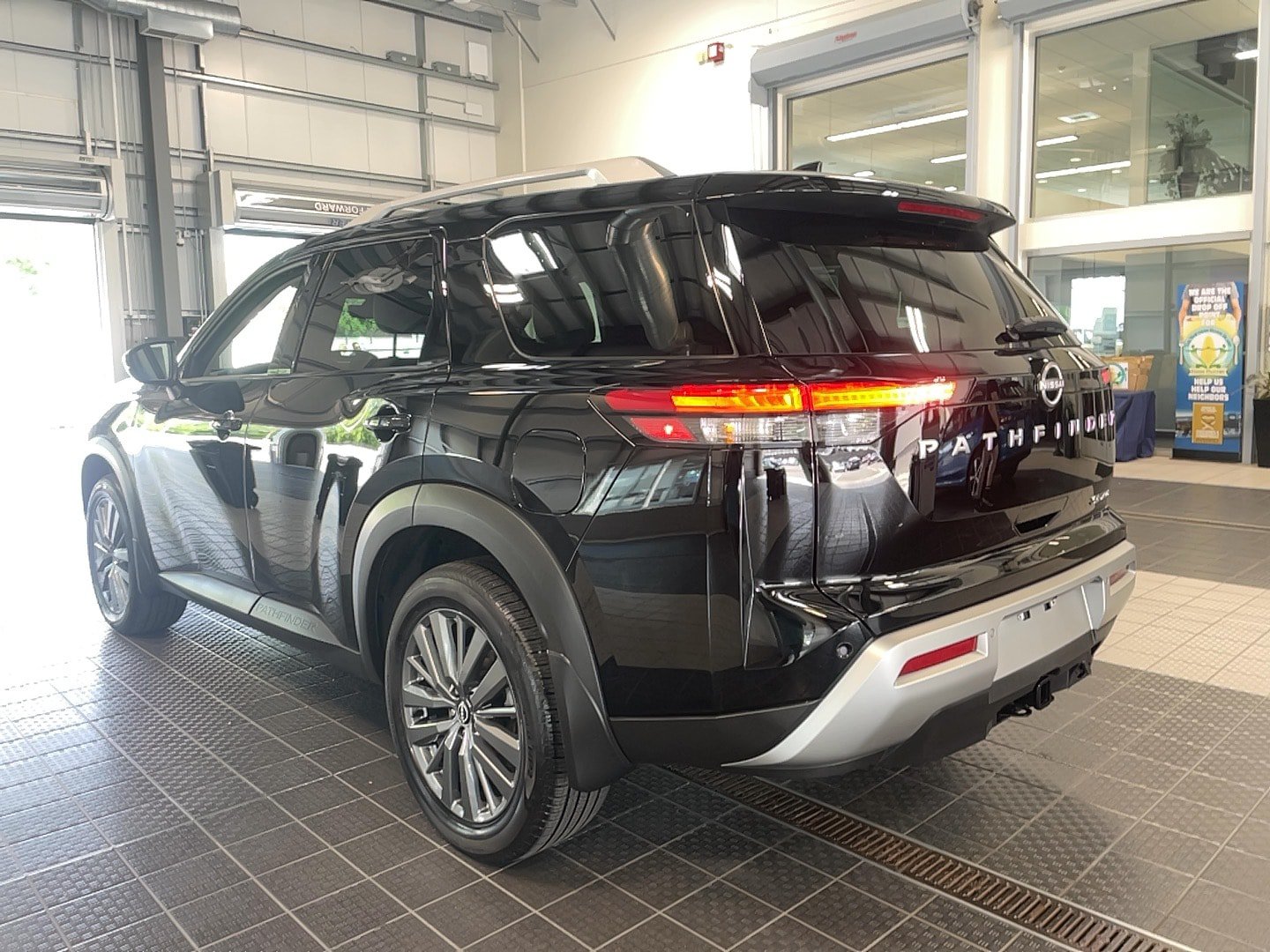 Used 2025 Nissan Pathfinder SL w/ SL Premium Package AWD/4WD image 20
