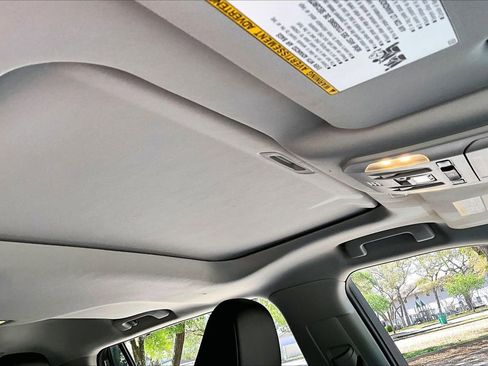 Used 2022 Toyota Highlander XLE image 28