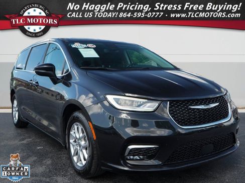 Used 2023 Chrysler Pacifica Touring-L FWD image 1