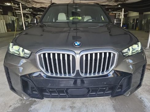 Used 2024 BMW X5 xDrive40i w/ M Sport Package AWD/4WD image 2