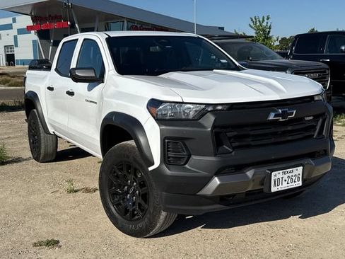 Used 2025 Chevrolet Colorado Trail Boss AWD/4WD image 2
