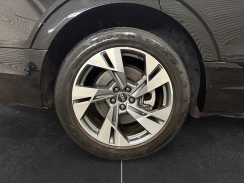 Used 2021 Audi e-tron Premium w/ Convenience Plus Package AWD/4WD image 39