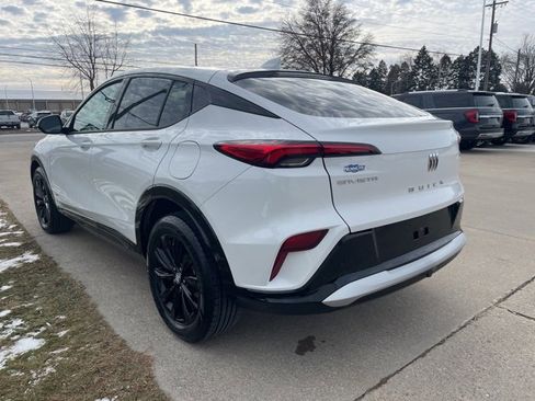 Used 2025 Buick Envista Sport Touring image 2