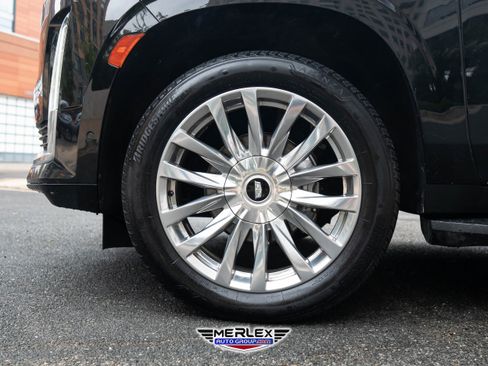 Used 2022 Cadillac Escalade ESV Premium Luxury image 9