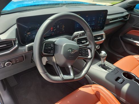 Used 2025 Ford Mustang Premium RWD image 18
