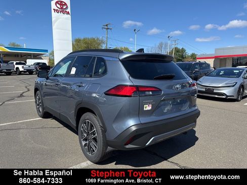 Used 2026 Toyota Corolla Cross XLE image 5