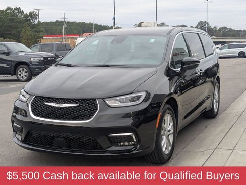New 2026 Chrysler Pacifica Select FWD image 4