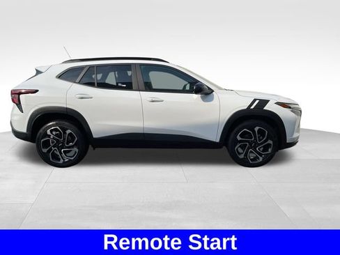 Used 2024 Chevrolet Trax RS w/ Sunroof Package FWD image 6