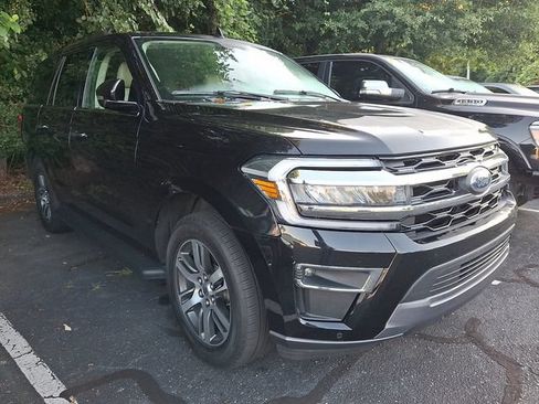 Used 2024 Ford Expedition Limited AWD/4WD image 3