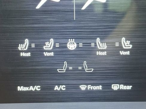 Used 2025 RAM 1500 Laramie w/ Sport Appearance Package AWD/4WD image 17