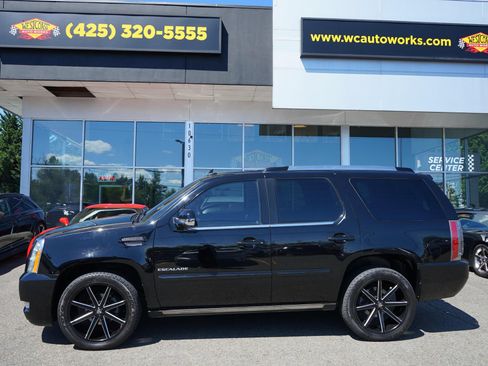Used 2012 Cadillac Escalade Premium AWD/4WD image 2