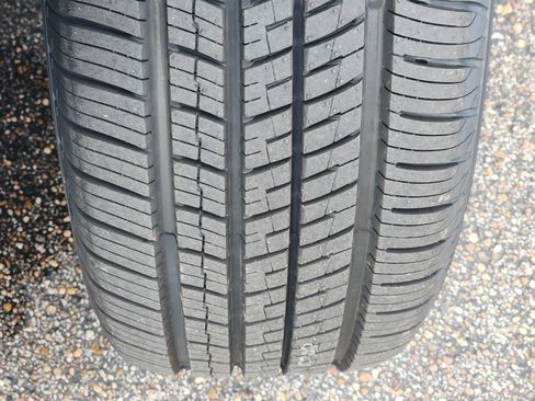 Used 2024 Chrysler Pacifica Touring-L FWD image 11